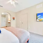 Modern 2Br Condo - Hot Tub And Pool - Near Disney